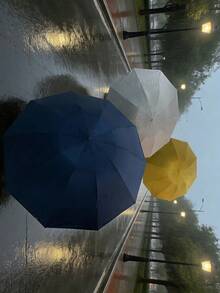 1把高级自动折叠大号雨伞，防水防风，适合居家、娱乐、户外活动。强效防紫外线，方便携带/收纳。带挂环手柄，一键开合，高尔夫户外伞，防风防水旅行伞，超大加厚，遮阳/防雨两用，高密度面料，男女通用，便携。 - 環形扣 - 查看 3