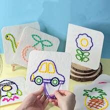 8件套缝纫工具套装，适合初学者，包含塑料针、线、DIY缝纫板、儿童缝纫套装、儿童毛毡制作套装，有助于培养儿童精细动作技能。 - 彩色 - 查看 8