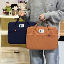 简约纯色笔记本电脑包,轻便易携,男女通用,多口袋设计,配有固定提手和拉链,有两种尺寸可选,可容纳平板电脑、笔记本电脑、文件和手机,是办公、学习、旅行和通勤的理想之选。 - 彩色 - 查看 3