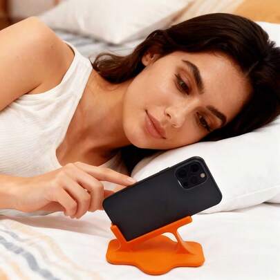 Giá đỡ điện thoại để bàn hình đám mây lượn sóng bằng nhựa có thể điều chỉnh, thiết kế chống rơi, phù hợp cho người hay nằm gập người trên giường hoặc ghế sofa! Đế cong tiện dụng, tay cầm chống trượt, làm bằng nhựa bền, lựa chọn lý tưởng để xem video khi nằm, quà tặng mùa xuân cho tiệc sinh nhật.