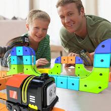 مجموعة بناء مسار القطار DIY مع القطار ومكعبات مغناطيسية STEM، سيارة مسار السكك الحديدية الكهربائية عالية السرعة، مناسبة للأطفال من عمر 3 سنوات فأكثر للأولاد والبنات، هدية حفلة عيد ميلاد، 62 قطعة/105 قطعة - لون - مشاهدة 8