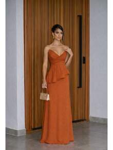 Vestido de Luxo Tomara que Caia em Crepe Estruturado - Perfeito para Madrinha e Eventos Gala - Terracota - Visão 5