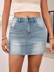 Chân váy mini denim dáng ôm dành cho nữ, được làm từ chất liệu denim co giãn vừa phải, kiểu dáng suôn thẳng, tạo nên vẻ ngoài thời trang thường ngày. - Rửa nhẹ - Xem 5