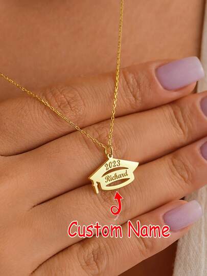 Collar personalizado con colgante de birrete de graduación - Nombre y año grabados en acero inoxidable 304L - Regalo conmemorativo de , diseño minimalista para uso durante todo el año - Decoración de graduación