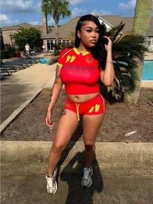 Spring And Summer 2026 New Sports Fashion Slim Retro Hot Girl Letter Print Short-Sleeved Top Shorts Set - Đỏ - Xem 1
