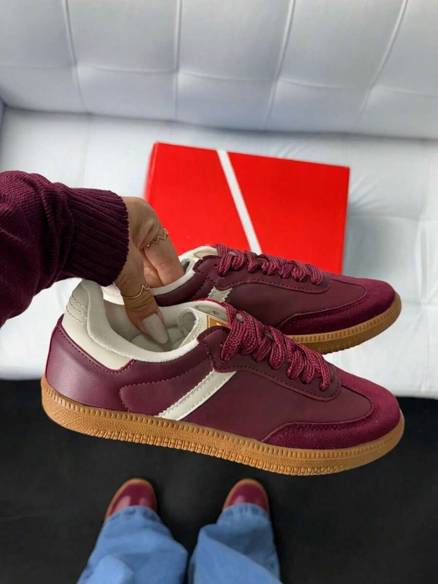 Women's Flat-Soled Sneakers For Gym Use, Burgundy Leather, Fashionable, Comfortable, Striped, 2-Stripe, Padded, Original Marsala Wine Sneakers. - 紫紅色 - 查看 1