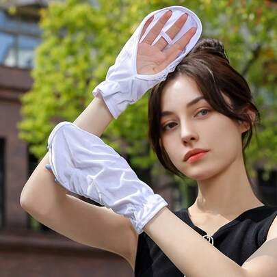 Một đôi ống tay và găng tay nữ kết hợp kiểu dáng ngắn và dài, thoáng khí và chống nắng. Có cả phiên bản dành cho nam và nữ, những chiếc ống tay chống tia UV, thoáng khí này có thiết kế ngón tay hình móc và được làm từ lụa băng và vải lưới. Chúng phù hợp cho việc lái xe, các hoạt động ngoài trời, kỳ nghỉ biển, chống nắng, chống trơn trượt, nhanh khô và bảo vệ cổ tay. Phiên bản mùa hè.