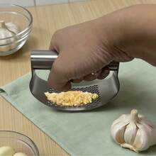 1pc Manual Stainless Steel Garlic Press, Easy To Clean, Non-Messy, Garlic Mincer Kitchen Tool, Practical Kitchen Gadget - Silver - View 5