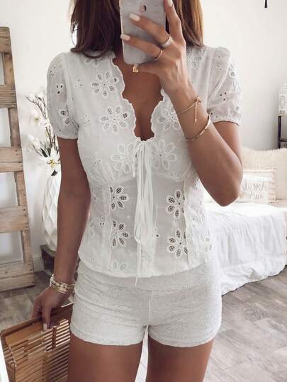 LilyHouse 女士白色蕾丝刺绣 V 领系带泡泡袖短款上衣，腰部褶皱设计，甜美浪漫，适合春夏度假、海滩、约会、早午餐、日常穿着。