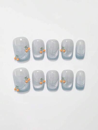 10片纯手工制作的按压式美甲贴片，短款方形美甲，蓝色美甲，清新少女风，浅蓝色猫眼图案，搭配立体橘樱桃手绘线条装饰，可爱简约，适合女性和女孩，春夏秋冬节日派对及日常佩戴。