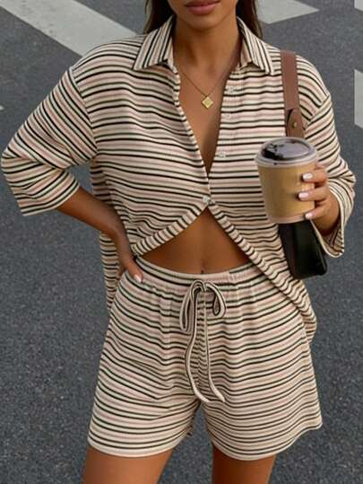 قطعة واحدة مجموعة قميص وشورت مريحة فضفاضة مخططة بأكمام قصيرة للنساء، مناسبة للارتداء اليومي، عطلة الشاطئ، مهرجان الموسيقى الصيفي، أنيقة رومانسية بسيطة، عطلة، سفر، تنقل، كاجوال أمريكي