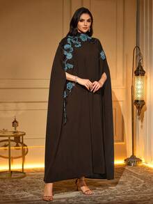 Áo Abaya dài màu đen thanh lịch với tay áo cánh dơi lửng và cổ đứng, điểm xuyết những họa tiết hoa tinh tế trên nền vải dệt, thích hợp cho mùa xuân. - Màu nâu Sô-cô-la - Xem 7