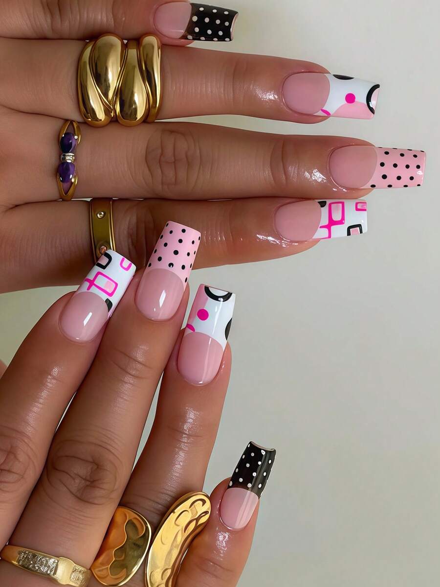 用Y2K风潮升级你的美甲造型！这款24片中号方形按压式假指甲，让你轻松变换指甲风格。复古简约黑白波点法式设计、玫瑰粉不对称几何图案按压式假指甲、时尚Y2K甜美浅粉色波点图案、粉黑条纹全覆盖式假指甲贴纸，适合女性和女孩。内含1个粘垫和1卷迷你胶带。 - 彩色 - 查看 1