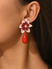 一对优雅性感复古波西米亚风古董银色金属花朵耳环，金色花蕊，波浪形陶瓷吊坠，仿玉蓝色树脂块，不对称合成树脂吊坠耳环，适合性感派对、节日佩戴。新款花朵吊坠搭配水滴形树脂块，流苏吊坠耳环，多种树脂图案颜色可选，每件树脂制品均有注塑成型痕迹。 - 彩色 - 查看 2