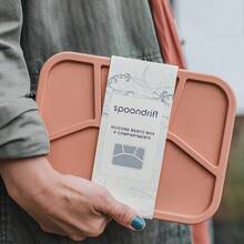 1个优质简约硅胶便当盒，四格设计，加厚防漏，适合学生和成人，可微波炉加热，洗碗机清洗，返校必备 - 彩色 - 查看 9