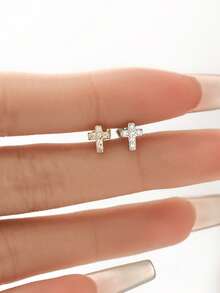 IN Z 1件装925纯银镶嵌十字架平底唇钉 | 精致耳钉 | 可叠戴耳环 | 十字架耳环 | 925纯银饰品 | 适合女性日常佩戴 | 单件出售（非一对） - 多色 - 查看 2