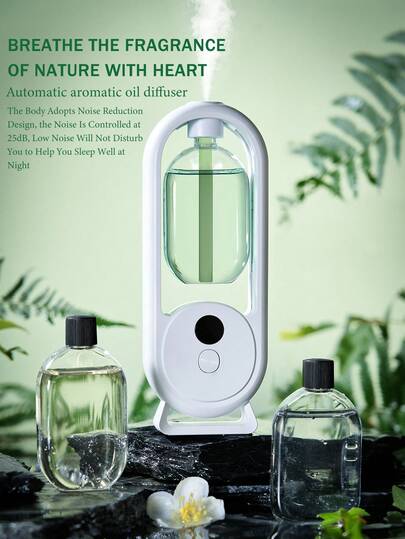 白色家用香薰机，USB供电，小巧便携，可壁挂安装，超声波静音加湿，持久留香，适用于卧室、酒店、浴室、瑜伽室、宠物房等场所。