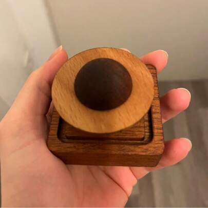1pc Elegant Wooden Aroma Diffuser (6cm*6cm*5cm), Rotating Design, Natural Fragrance Carrier, African Maple Sphere Shaped Creative Wooden Essential Oil Aroma Diffuser, Car Fragrance Ball, Indoor & Car Decor, Handmade Wooden Aroma Diffuser