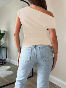 Atasan Crop Satu Bahu Elegan, Basic Kasual, Unik, dan Menawan untuk Ukuran Plus, Blus Bahu Asimetris Seksi Pas Badan untuk Musim Panas - Aprikot - View 5
