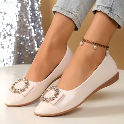 1双纯色时尚水钻女式平底鞋，适合四季户外穿着