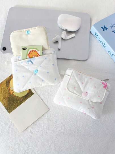 一款可爱的绗缝收纳袋、一款实用翻盖收纳袋、一款柔软的布料零钱包、一款便携式零钱包、卡包、证件夹、无线耳机收纳袋和钥匙袋。