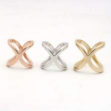 Clip de bufanda con anillo entrelazado dorado para mujer, broche versátil para vestido, clip de bufanda minimalista y liso en forma de cruz para el dobladillo de la ropa, clip de lujo multifuncional para prendas, regalo para ocasiones especiales - Dorado - Ver 5
