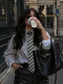 1条女士条纹领带，休闲学院风领带，适合万圣节装扮，酒红色适合圣诞节装饰。 - 黑與白 - 查看 2