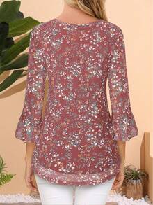 CheersLife Blusa formal y casual de mujer con mangas acampanadas de 3/4 con volantes, superposición de malla con cuello en V doble para vacaciones de primavera - Color caoba - Ver 2