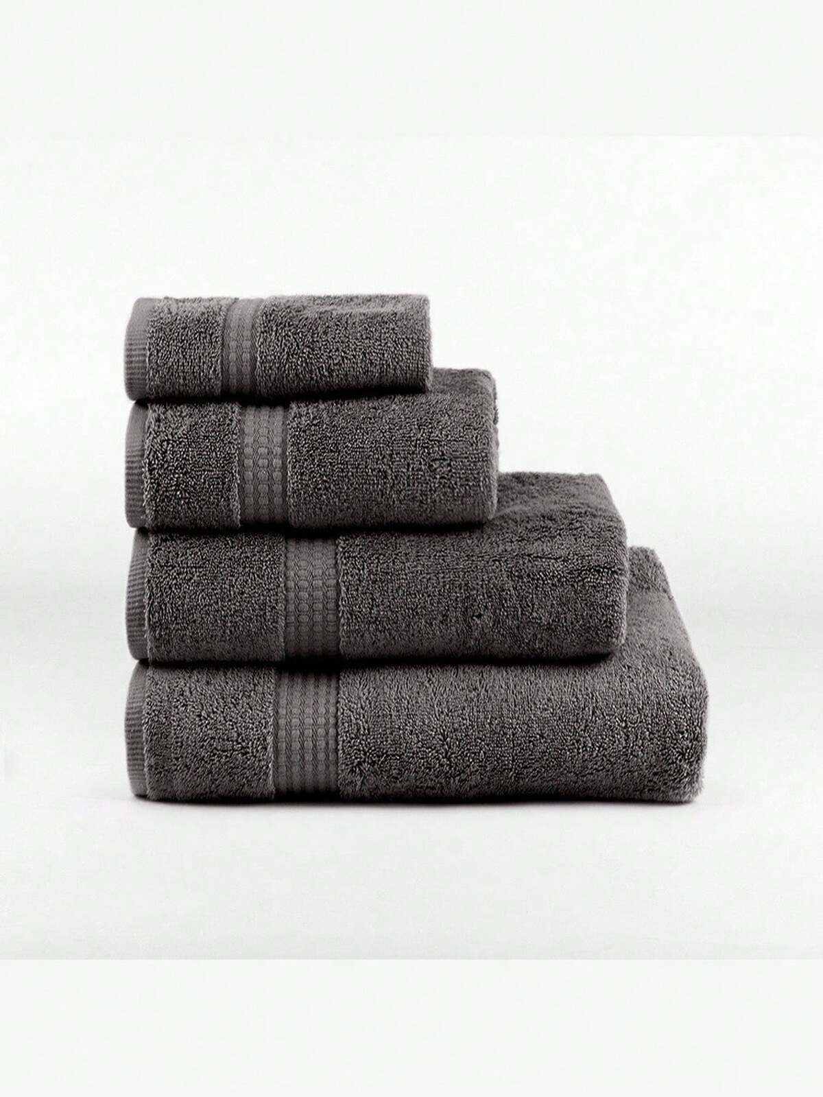 Tramas+ Serviette de bain couleur sable 700 g en coton peigné - Absorption et douceur maximales - Disponible en format serviette de toilette, serviette de douche et serviette de bain - Coton d'une durabilité exceptionnelle qui conserve ses propriétés au fil du temps - Idéale pour une expérience de bain luxueuse et confortable - Couleur sable élégante et polyvalente qui s'harmonise avec tous les styles de décoration 10