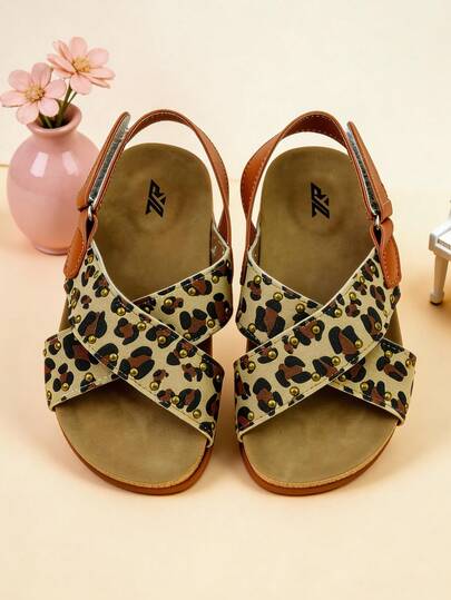 3-8 Years Old Girls' Leopard Print Brown Sandals. Khaki, Black, Brown. Leather Texture. Criss-Cross Strap With Metal Rivets. Soft Cork Sole With Anti-Slip. Ankle Strap. Retro Sweet & Cool Style. Suitable For Daily Outings And Summer Wear!