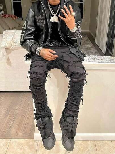 Quần jeans nam dáng ôm, màu trơn, chất liệu co giãn, có tua rua nhiều lớp, phong cách đường phố.