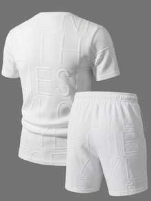 Bộ đồ nam gồm áo thun ngắn tay cổ tròn và quần short, kiểu dáng thường ngày, thích hợp cho mùa hè và các dịp nghỉ lễ. - trắng - Xem 4