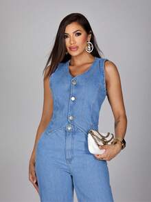 Conjunto Alfaiataria feminino casual jeans elegante sem mangas, colete com botões frontais e calça comprida com bolsos e elástico na cintura. - Lavagem Média - Visão 3