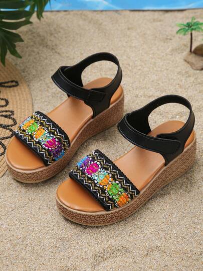 1 đôi sandal cao gót mùa hè cho bé gái, size nhỏ hơn 1 size, kiểu dáng thời trang phối màu tối giản, đế dày thoải mái và nhẹ, phù hợp cho đi chơi hàng ngày, đi nghỉ mát, đi biển, đế xuồng.