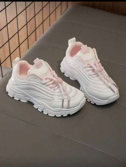 1 par Nuevas zapatillas deportivas con suela gruesa para niños 2026, zapatos blancos pequeños de tela de malla transpirable, zapatos deportivos casuales con plataforma para verse talla grande alto - Tela de malla transpirable, cómoda para el verano - Blanco puro versátil, fácil de combinar con cualquier atuendo - Suela antideslizante y duradera, talla grande segura y estable para caminar