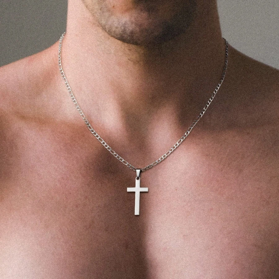 这款中性风格的十字架项链配有5毫米粗的坚固不锈钢菲加罗链，并饰有中性风格的十字架吊坠。 - 銀色 - 查看 1