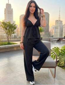 Set Includes A Tie-Front Top With Adjustable Straps And High-Waisted Wide-Leg Pants. Elegant And Comfortable Emily Brand. Casual Sets For Vacations And Offices. Suitable For All Seasons. - 黑色 - 查看 1