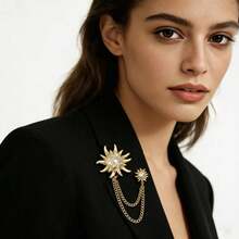 1枚经典奢华镶钻太阳形胸针，适合作为节日礼物，也可佩戴于派对、夜店和休闲场合。 - 彩色 - 查看 6