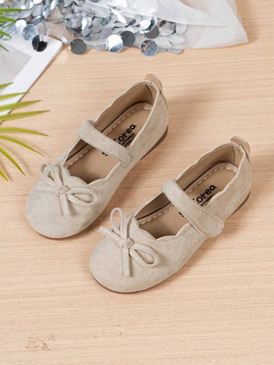 Decoración de lazo en la punta, abertura ondulada del zapato que favorece suavemente la forma del pie, ajuste con una sola correa, fácil de poner y quitar. Diseño de suela plana y suave, caminata ligera, múltiples tallas disponibles - Albaricoque - Ver 1