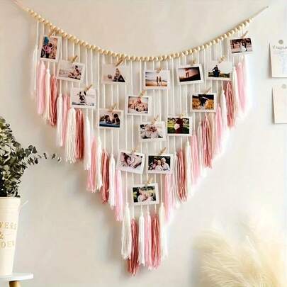 [Mejor valorado] Exhibidor de fotos de macramé estilo bohemio chic - Colgante de pared grande de color rosa pálido con borlas de cuentas de madera, perfecto para decoración de dormitorio, sala de estar, cocina y guardería de niñas, guirnalda de fotos con pinzas