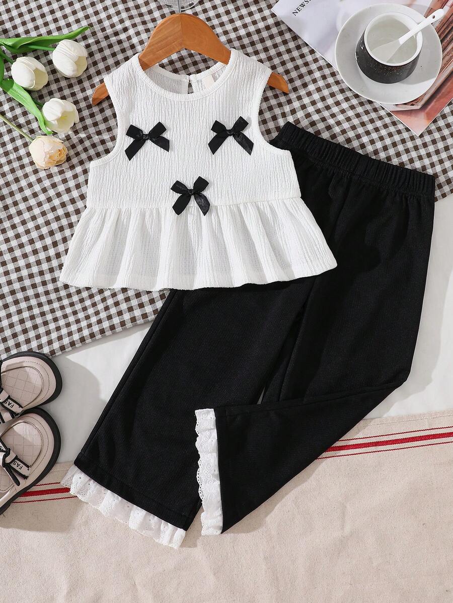 Conjunto de duas peças para meninas, composto por blusa sem mangas com laço e calça com detalhes em renda, ideal para a primavera/verão. - Branco - Ver 1