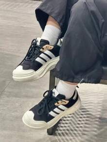 adidas MAXXCOURT SPW 圓頭繫帶低筒 休閒鞋 男女同款 黑白 - 黑與白 - 查看 1