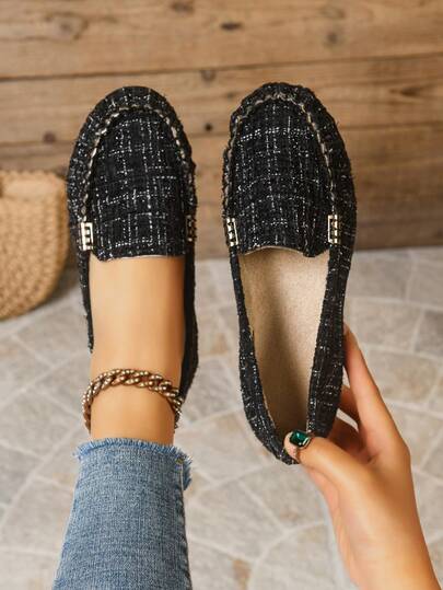 1 par de mocasines de tweed grueso negro para mujer, acentuados con decoración metálica, suela suave y cómoda, elegante y práctica para ir al trabajo y uso casual, que irradia un aspecto refinado y de alta gama