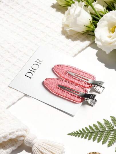 Dior مشابك شعر وردية، مجموعة من 2، بطباعة شعار كاملة، مشبك شعر أحادي الوظيفة متعدد الأنماط، مناسبة كهدايا عيد الميلاد/التصفيف اليومي/تزيين الحفلات وغيرها من المناسبات