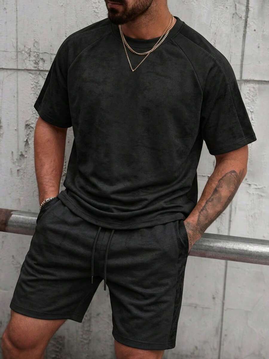 男士夏季休闲时尚百搭细条纹品牌个性化印花侧袋设计柔软透气户外休闲短袖圆领T恤和短裤两件套 - 黑色 - 查看 1