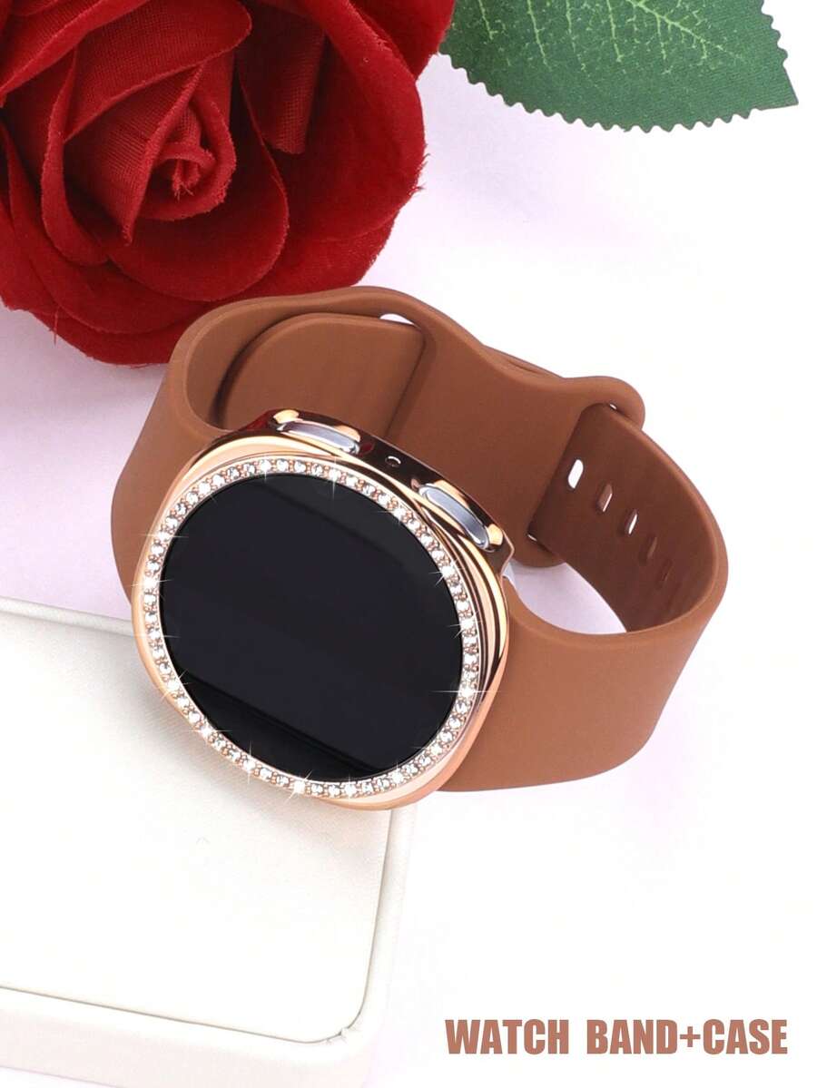 手錶錶帶 + 手錶錶殼套組,相容於 Galaxy Watch 8 40mm 與 44mm。柔軟舒適的休閒運動矽膠錶帶,以及防震防刮的亮面水鑽錶殼。易於佩戴,觸控靈敏。適合女性智慧手錶錶帶與錶殼。 - 棕色錶帶配鑲鑽殼 - 查看 1