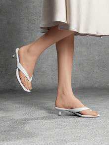Athlefit Women's Kitten Heels Flip Flops Square Toe Low Heels Slip On Comfortable Summer Thong Heeled Sandals - trắng - Xem 3