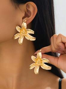 1 Pair Delicate Leaf & Flower Design Earrings, Casual Daily Wear For Women - Yellow Gold - View 1