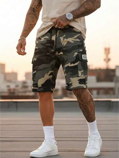 1条迷彩工装休闲短裤，男士轻便户外运动及膝宽松夏季短裤