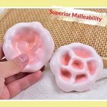 这款柔软可爱的麻糬毛绒玩具是送给朋友和喜欢放松的人的温馨节日礼物。尽情捏捏它，舒缓压力，祝愿收礼人新年快乐，万事如意，无忧无虑。 - 彩色 - 查看 6